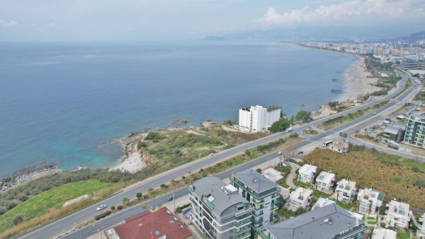Spectacular Seafront Apartment with Stylish Furnishings in Alanya