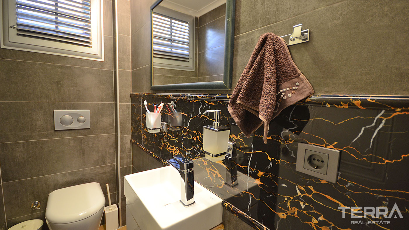 Seafront Apartment for Sale in central Alanya, Turkey - 75604