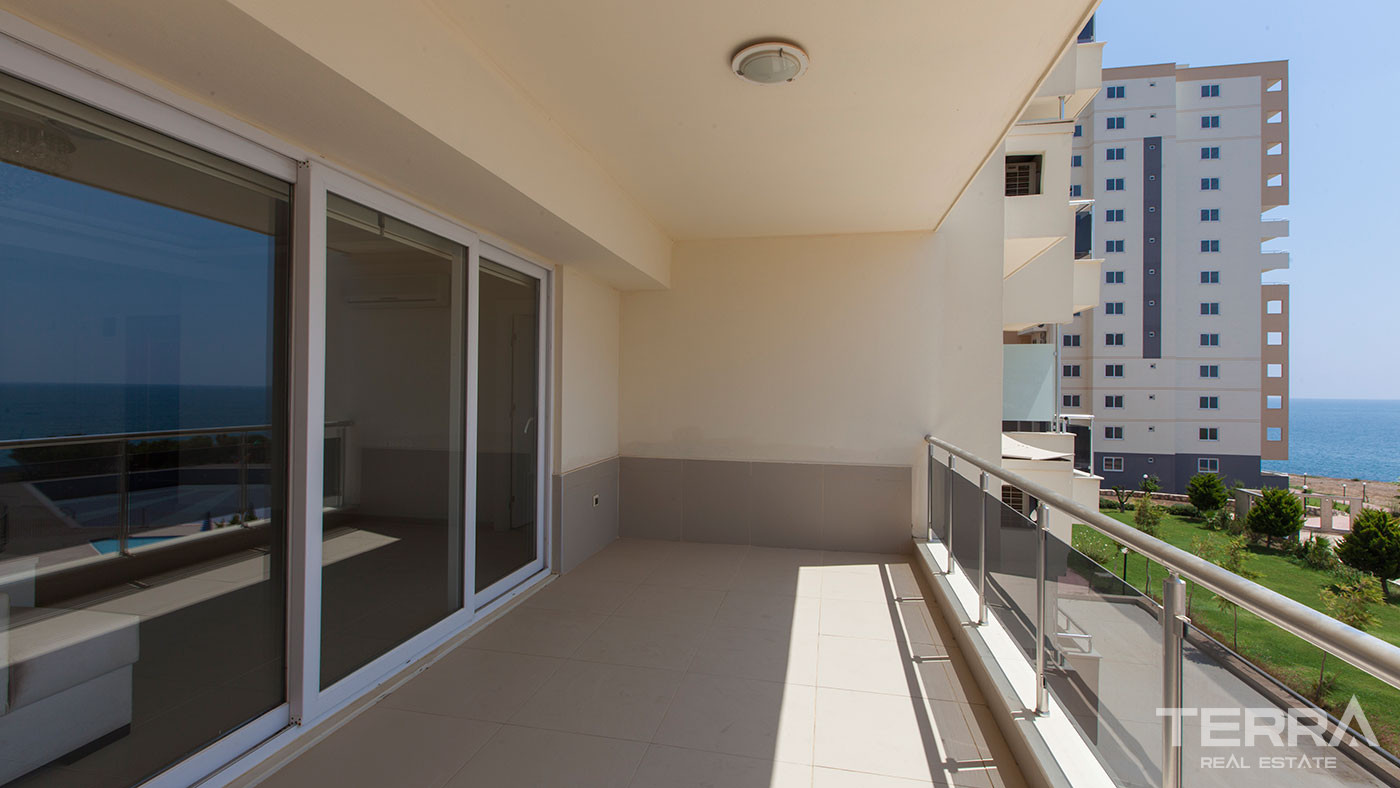 Turnkey Flats by the Sea Equipped with Top Quality Materials in Mersin - 75814