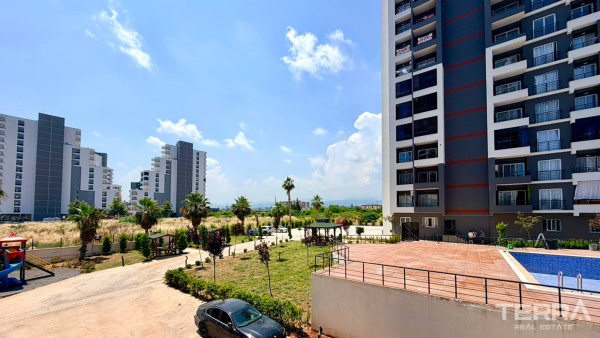 Sea View Flats in Mersin, Mezitli with Many Social Facilities