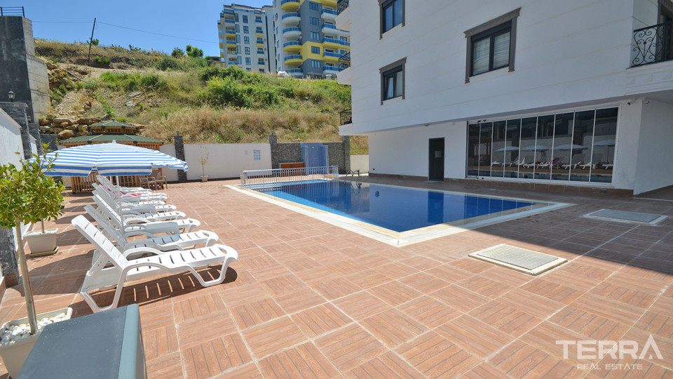 Conveniently Located Luxury Apartment in Alanya with Furnishings