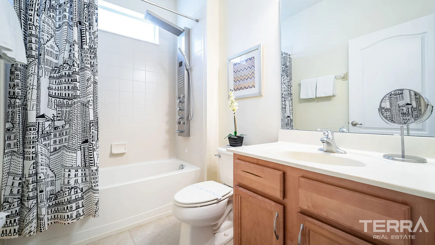Resort Style On Site Amenities from Exclusive Villas in Orlando - 78701