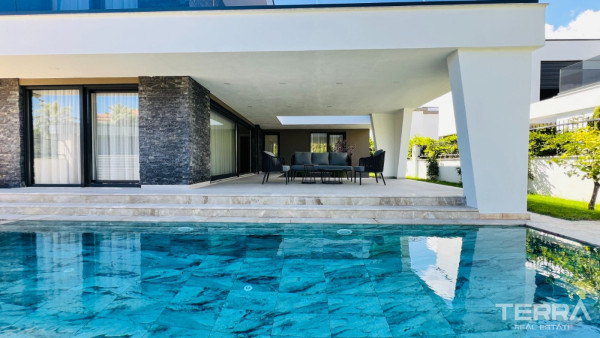 4+1 Luxury Villa 550 m from the Beach in Kemer, Antalya