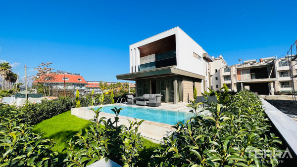 3+1 Luxury Detached Villa Near the Beach and Conveniences in Kemer