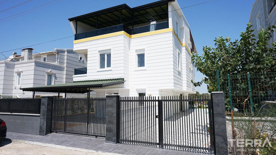 Bargain Priced Villa Within a Gated Territory in Altıntaş, Antalya