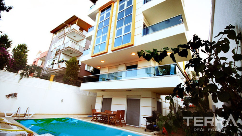 Apartments for sale by the beach in Konyaalti, Antalya