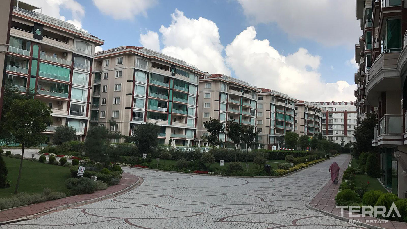 Family-Type Flats with Sea and Lake Views in Büyükçekmece - 91422