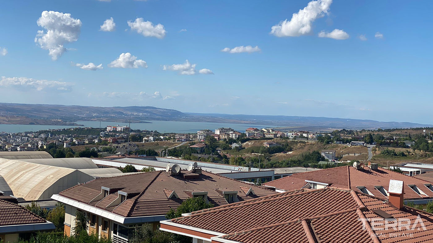 Family-Type Flats with Sea and Lake Views in Büyükçekmece - 91430