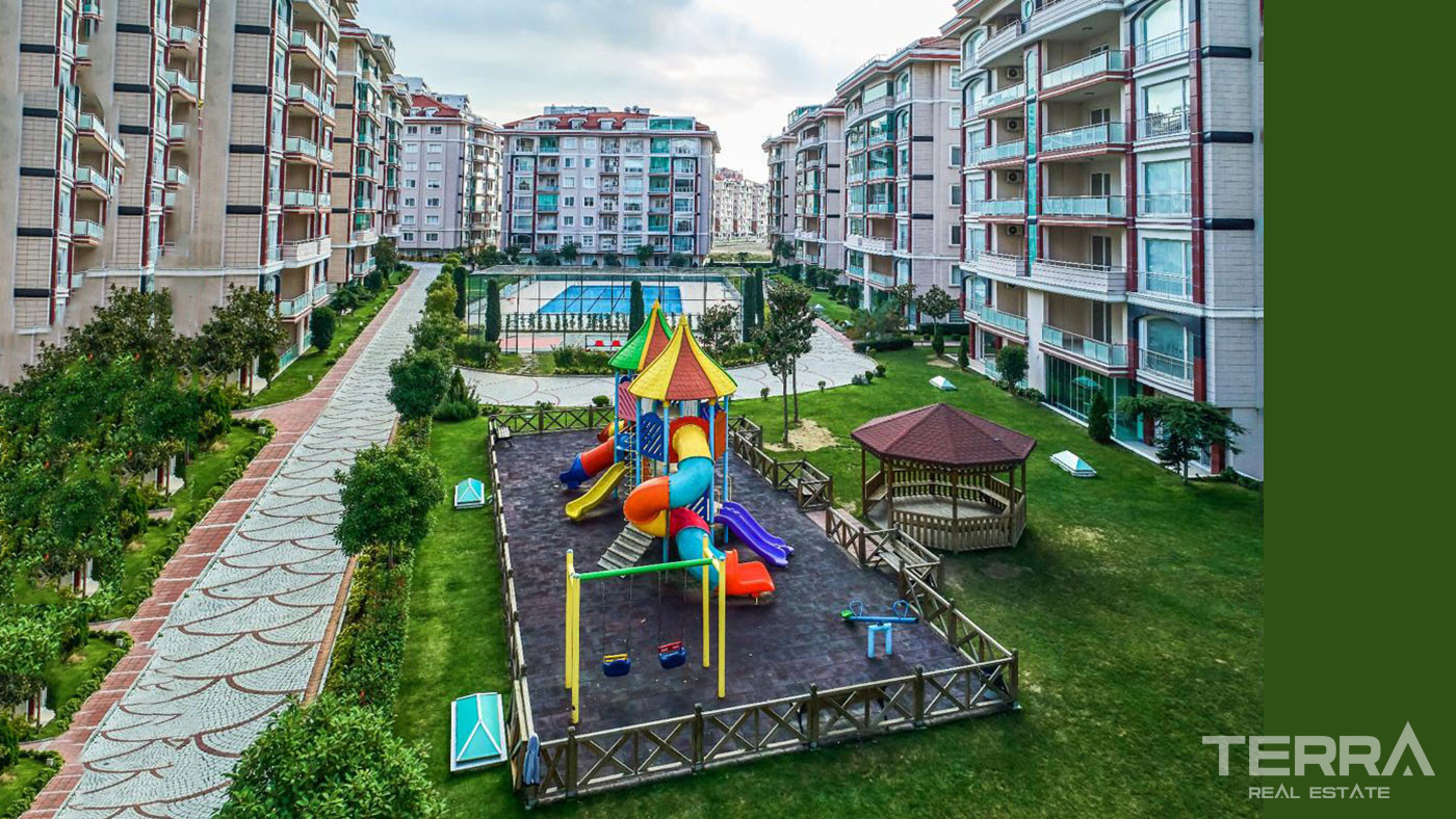 Family-Type Flats with Sea and Lake Views in Büyükçekmece - 91443