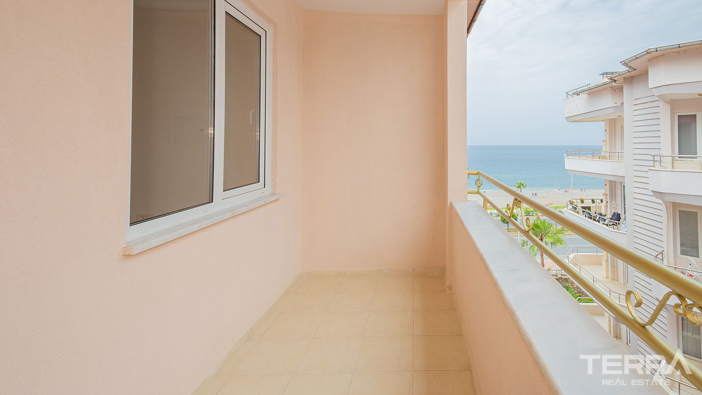 Ultimate Comfort in the Seafront Resale Flat with 4 Bedrooms in Alanya - 93336