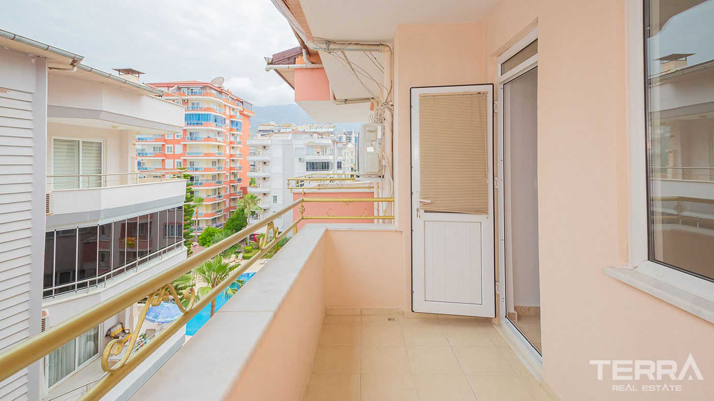 Ultimate Comfort in the Seafront Resale Flat with 4 Bedrooms in Alanya - 93335