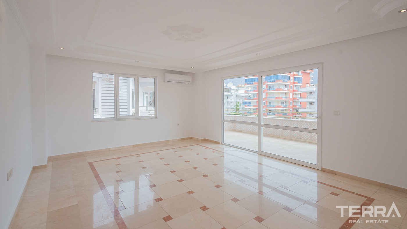 Ultimate Comfort in the Seafront Resale Flat with 4 Bedrooms in Alanya - 93338