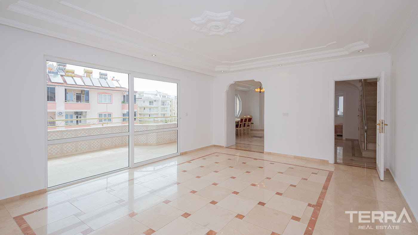 Ultimate Comfort in the Seafront Resale Flat with 4 Bedrooms in Alanya - 93339