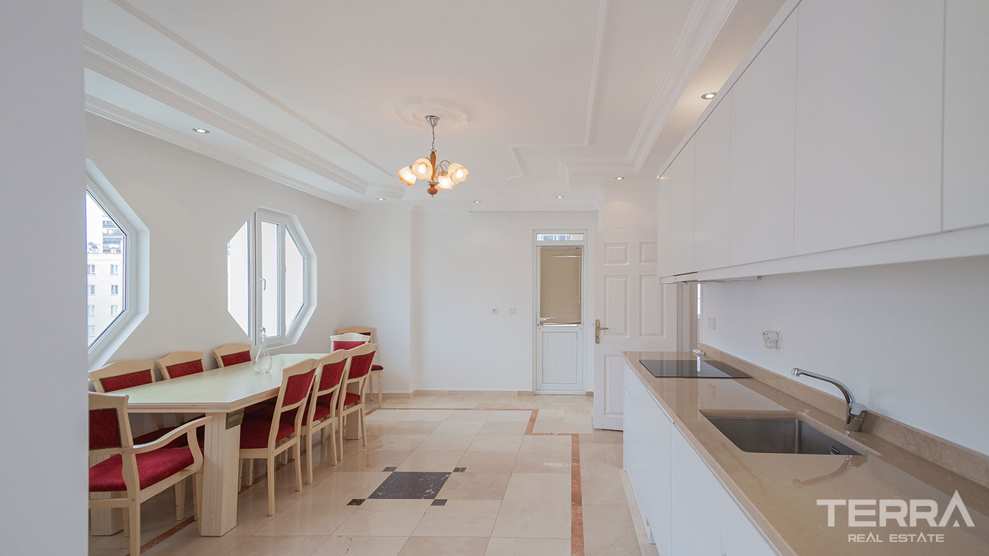 Ultimate Comfort in the Seafront Resale Flat with 4 Bedrooms in Alanya - 93340