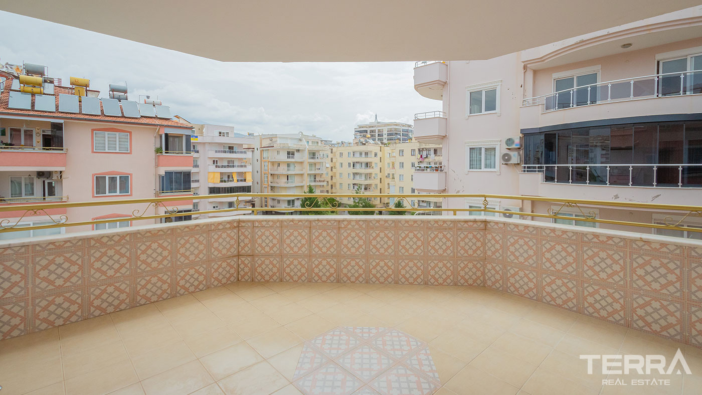 Ultimate Comfort in the Seafront Resale Flat with 4 Bedrooms in Alanya - 93342