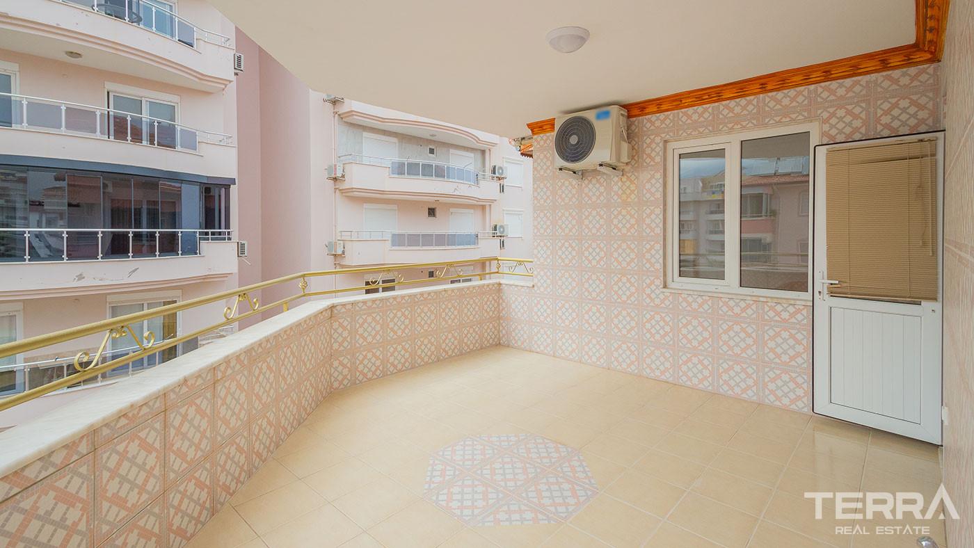 Ultimate Comfort in the Seafront Resale Flat with 4 Bedrooms in Alanya - 93343