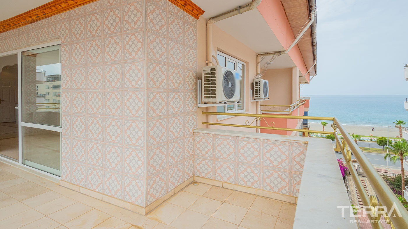 Ultimate Comfort in the Seafront Resale Flat with 4 Bedrooms in Alanya - 93348