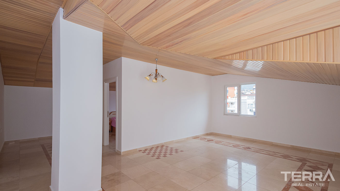 Ultimate Comfort in the Seafront Resale Flat with 4 Bedrooms in Alanya - 93350