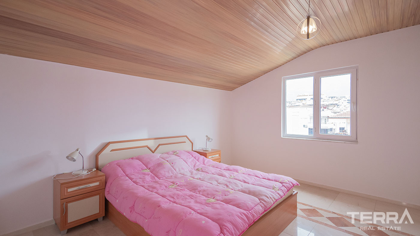 Ultimate Comfort in the Seafront Resale Flat with 4 Bedrooms in Alanya - 93353