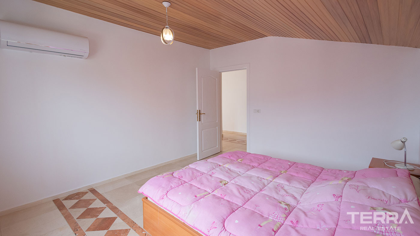 Ultimate Comfort in the Seafront Resale Flat with 4 Bedrooms in Alanya - 93354