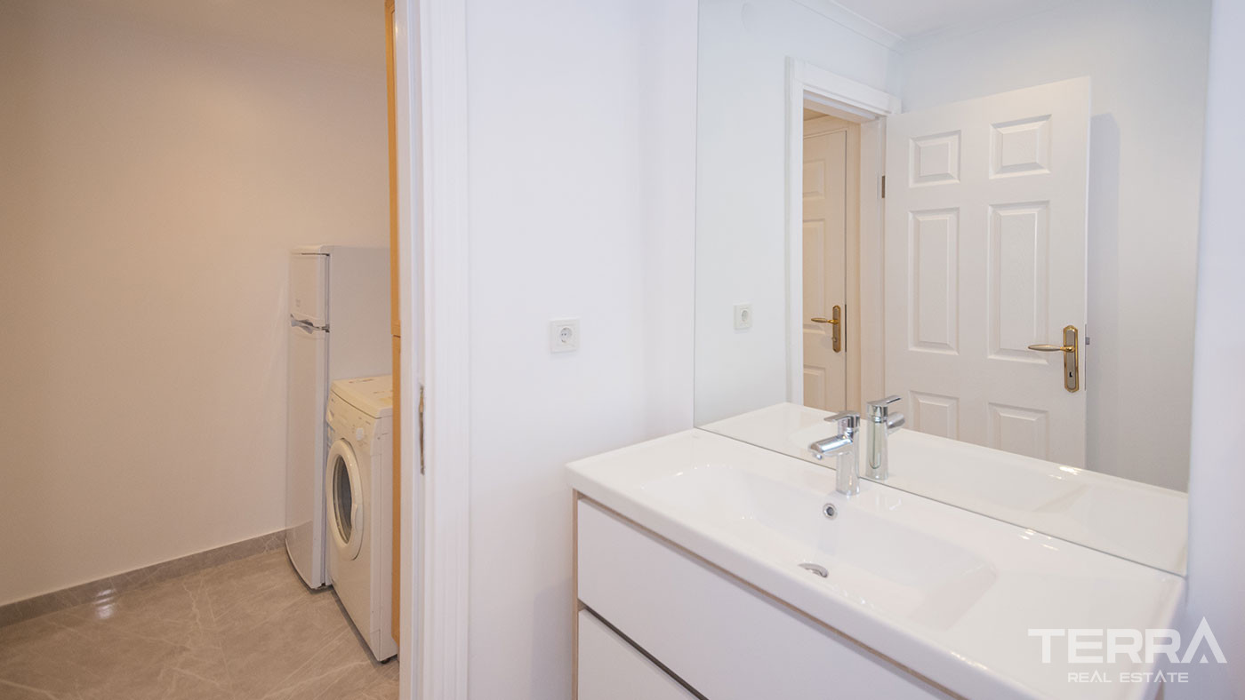 Ultimate Comfort in the Seafront Resale Flat with 4 Bedrooms in Alanya - 93357