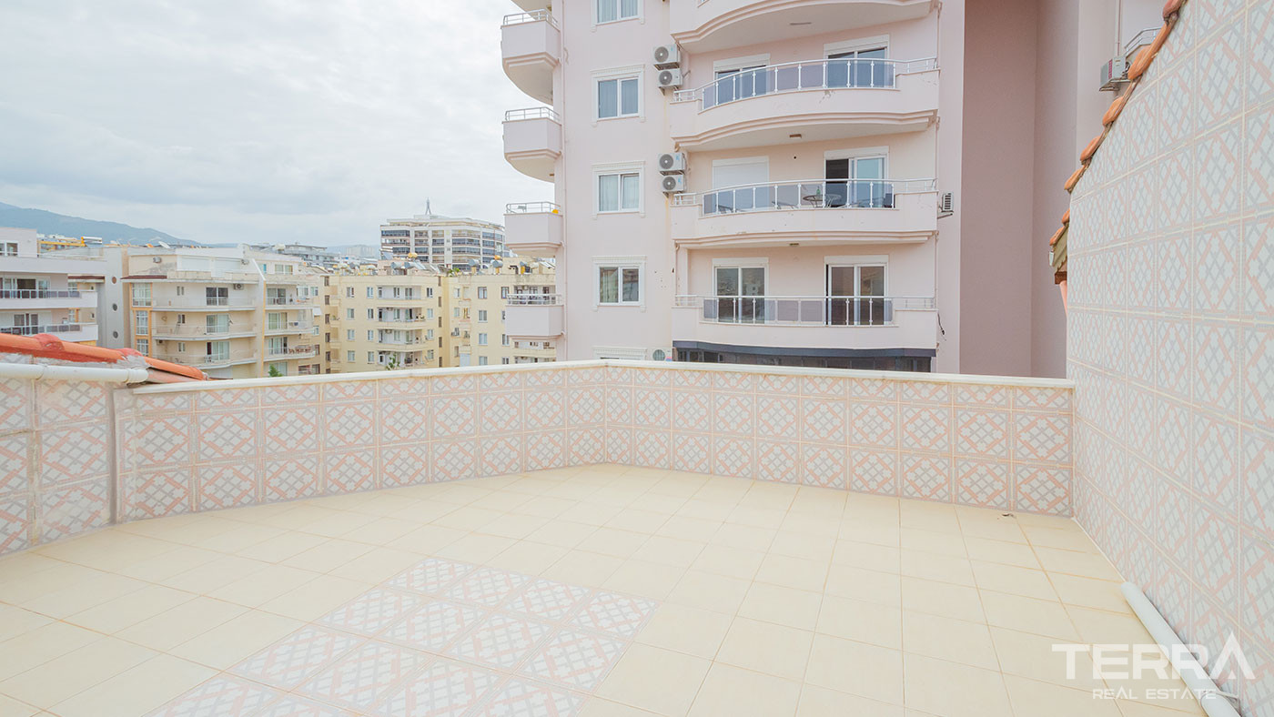 Ultimate Comfort in the Seafront Resale Flat with 4 Bedrooms in Alanya - 93358