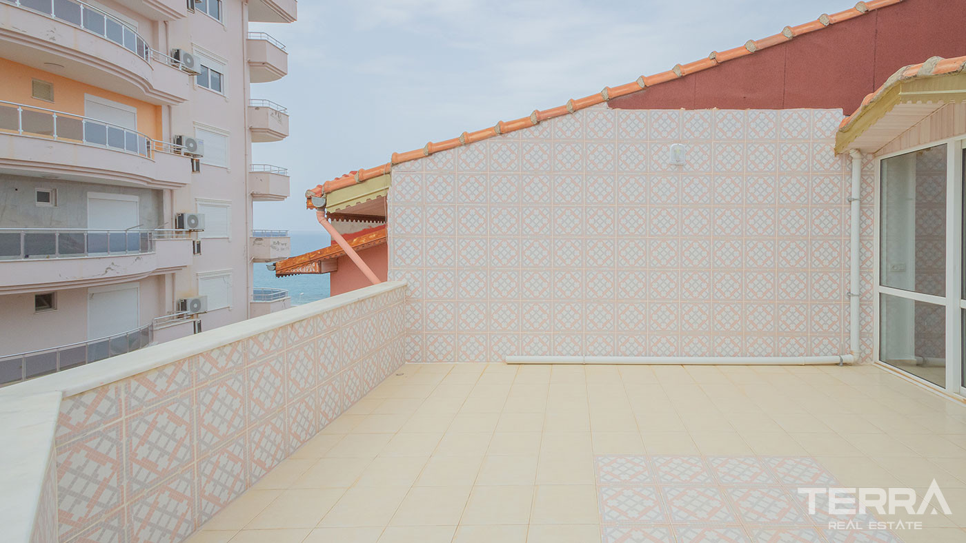 Ultimate Comfort in the Seafront Resale Flat with 4 Bedrooms in Alanya - 93359