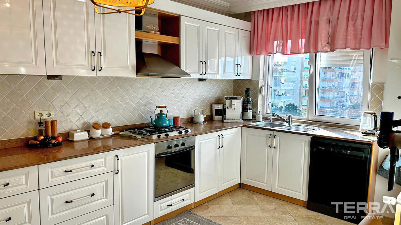 Chic Resale Apartment with Spacious Living Areas in Alanya Center - 94204