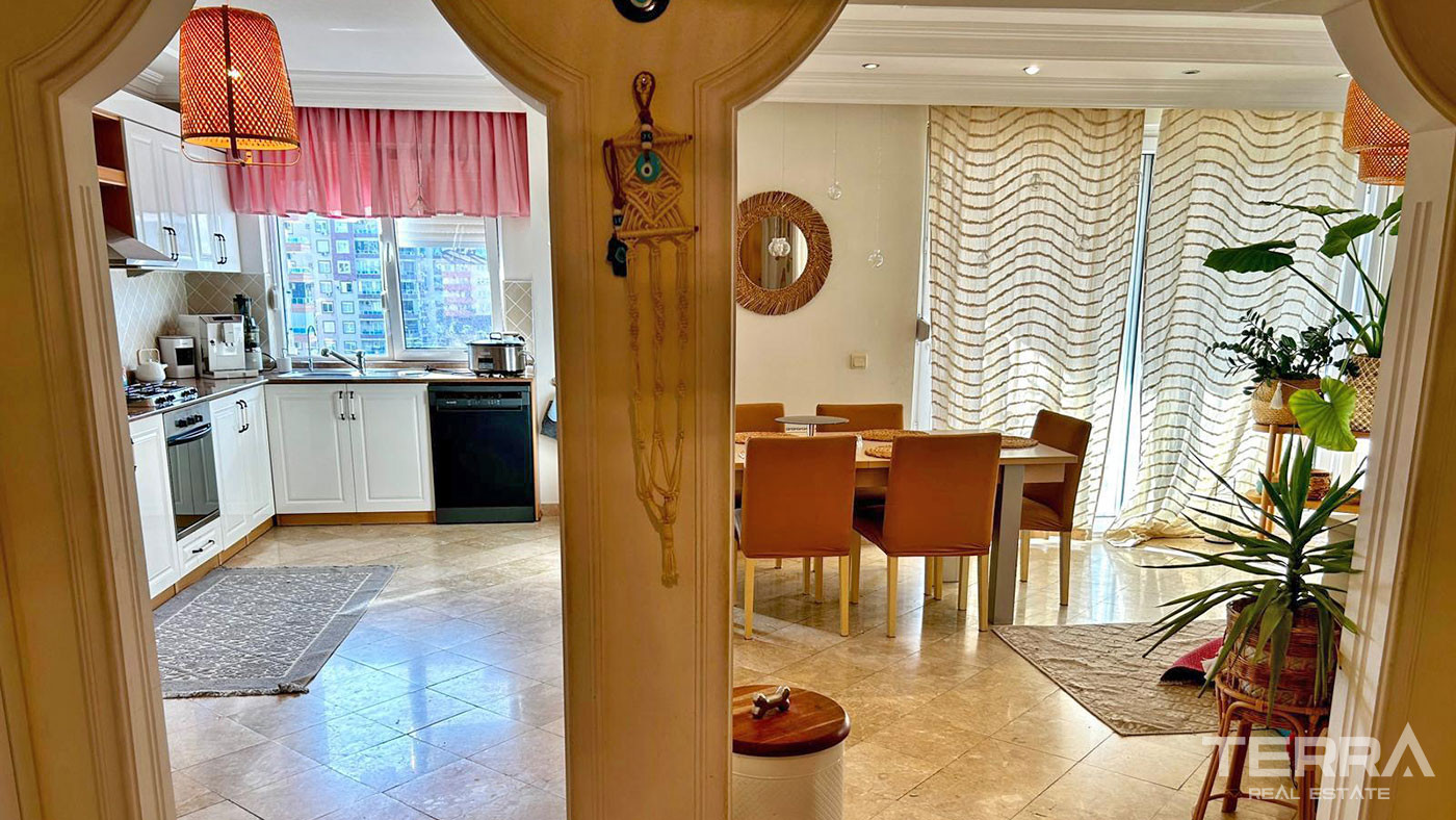 Chic Resale Apartment with Spacious Living Areas in Alanya Center - 94206