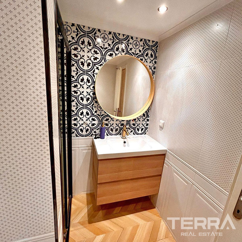Chic Resale Apartment with Spacious Living Areas in Alanya Center - 94210