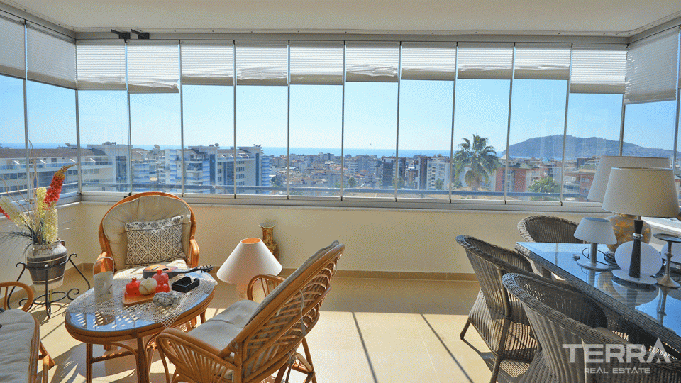 Resale Apartment in Utopia Residence, Alanya with Castle and Sea Views