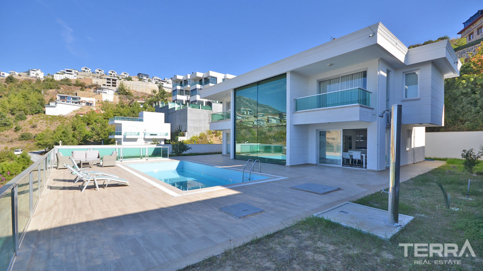 Detached Duplex Villa with Magnificent Sea Views in Kargıcak, Alanya
