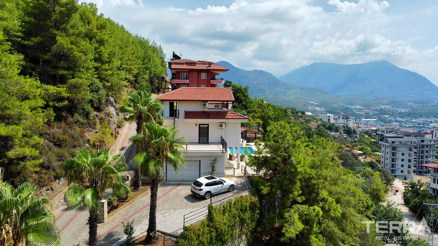 Sea View Villa with Private Pool for Sale in Alanya, Turkey - 102180