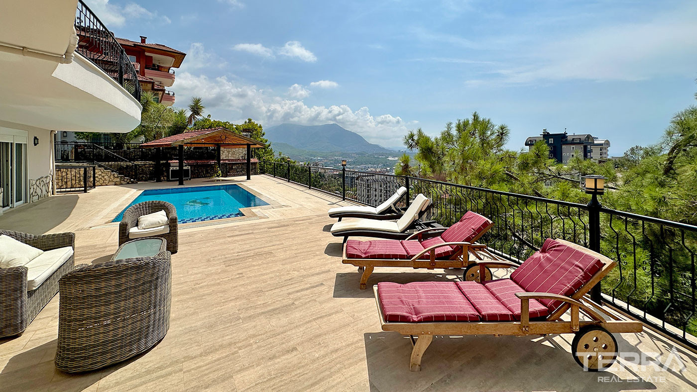 Sea View Villa with Private Pool for Sale in Alanya, Turkey - 102183