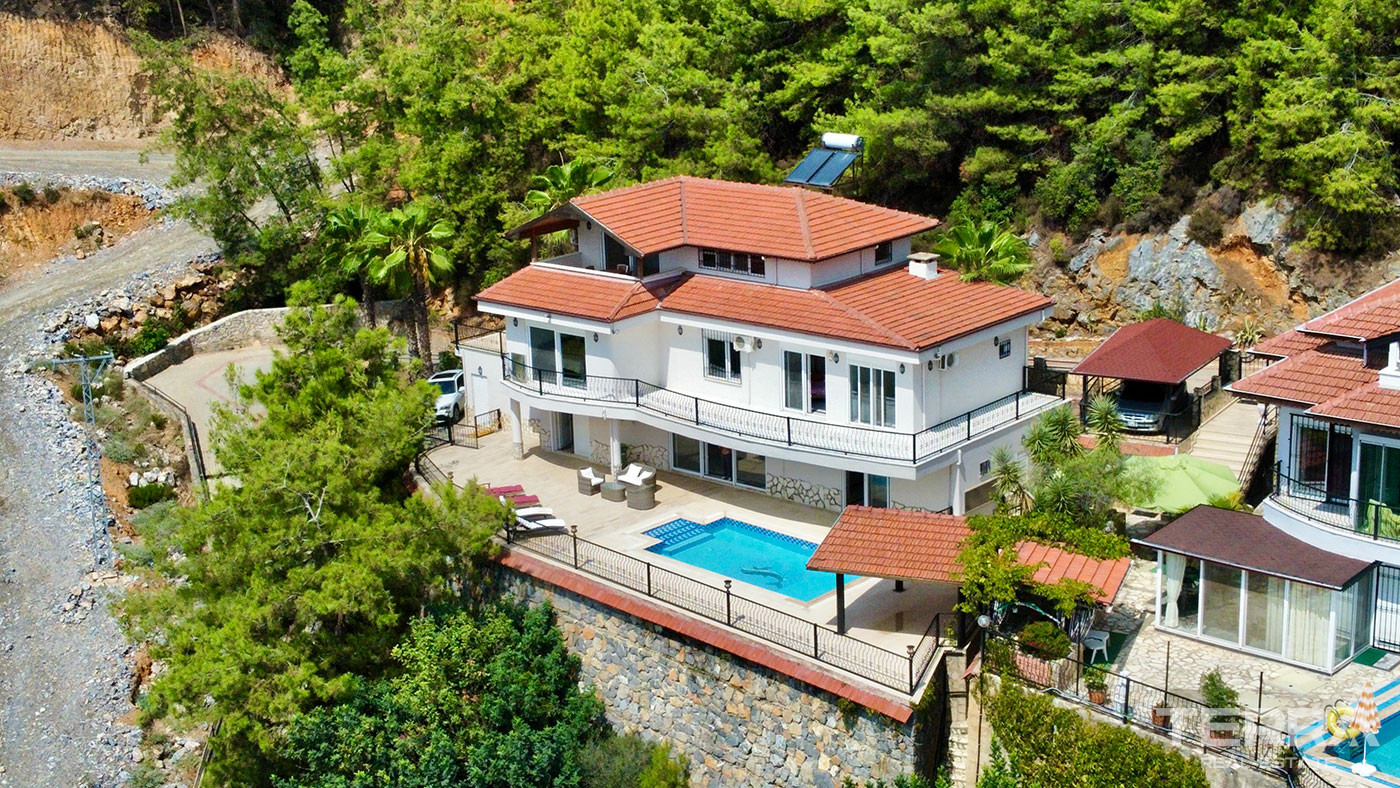 Sea View Villa with Private Pool for Sale in Alanya, Turkey - 102187