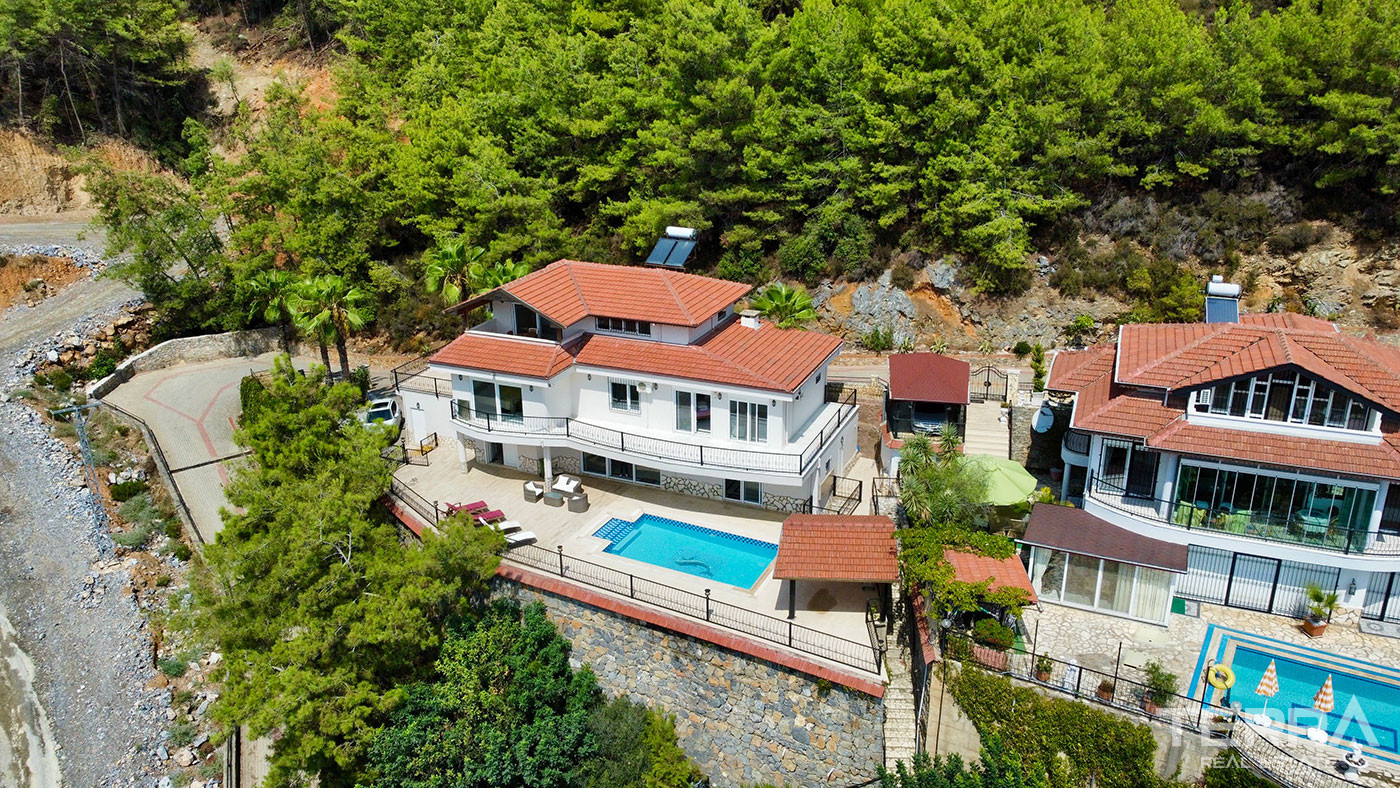 Sea View Villa with Private Pool for Sale in Alanya, Turkey - 102188