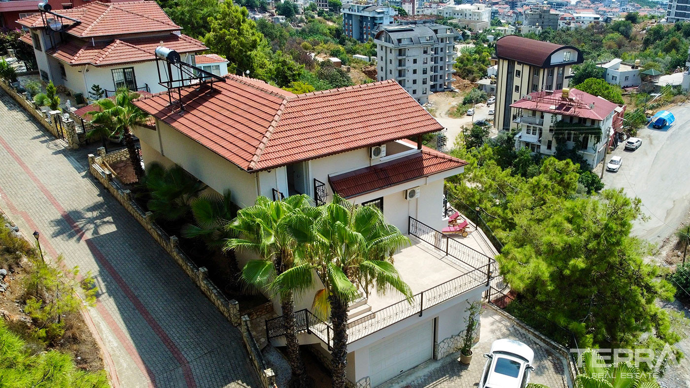 Sea View Villa with Private Pool for Sale in Alanya, Turkey - 102189
