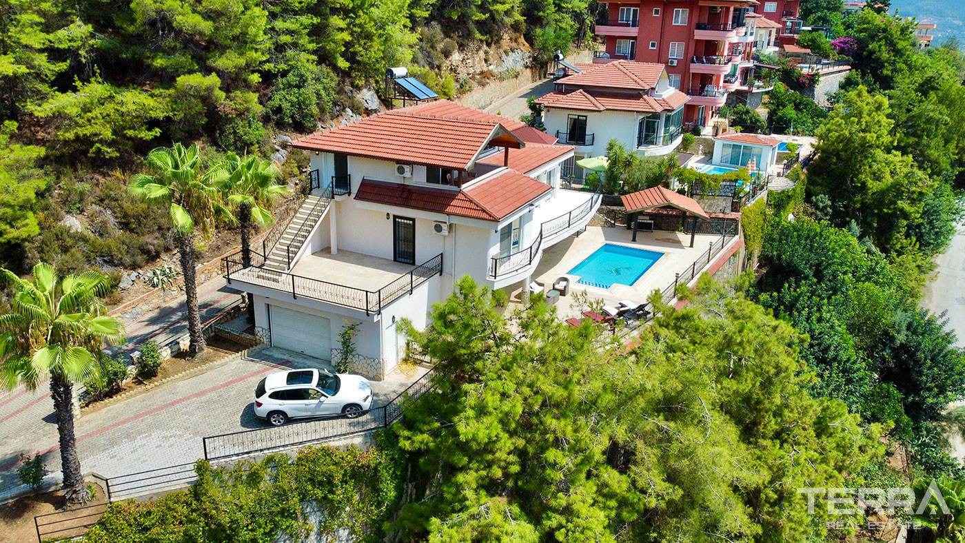 Sea View Villa with Private Pool for Sale in Alanya, Turkey - 102190