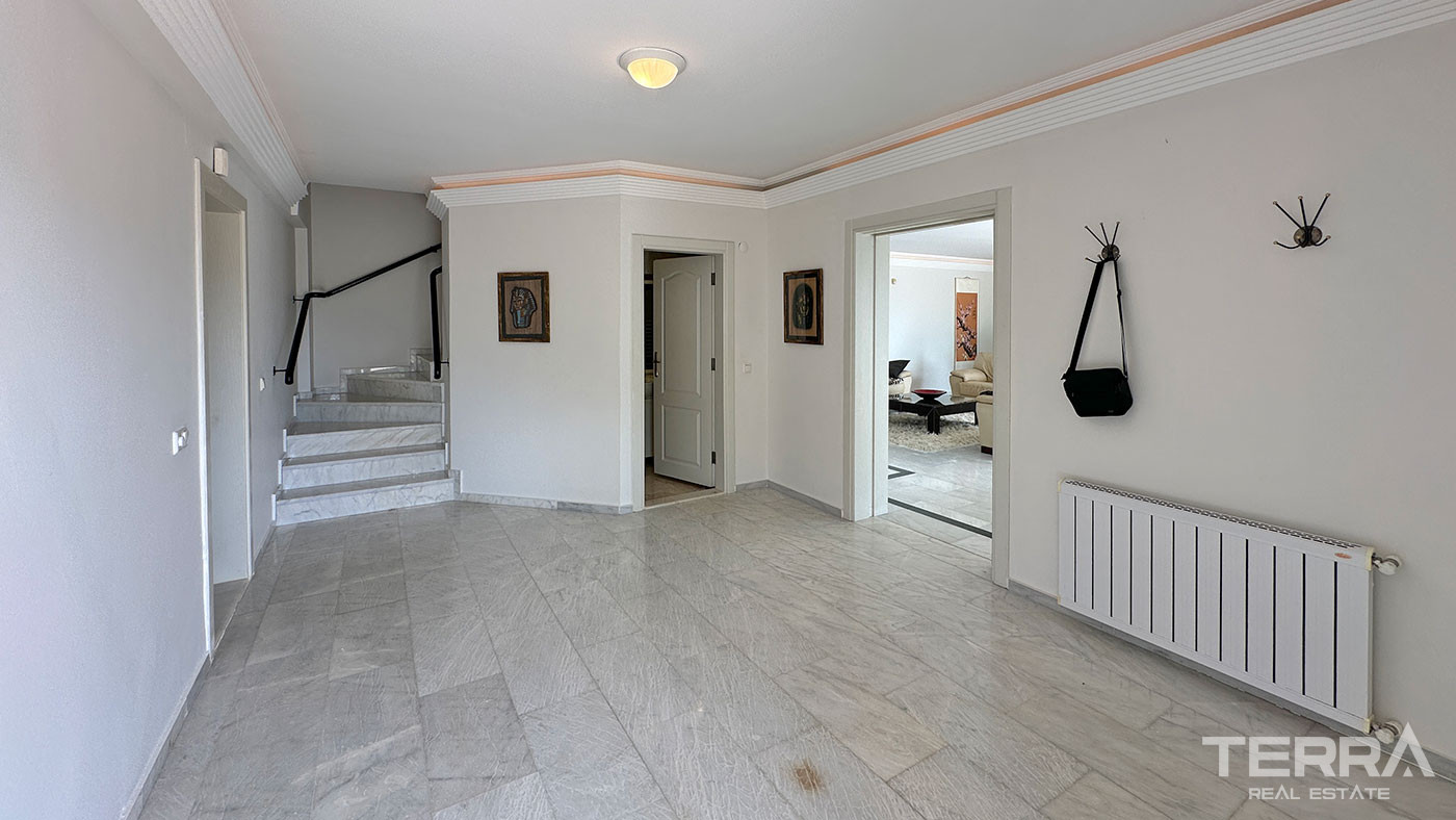 Sea View Villa with Private Pool for Sale in Alanya, Turkey - 102191
