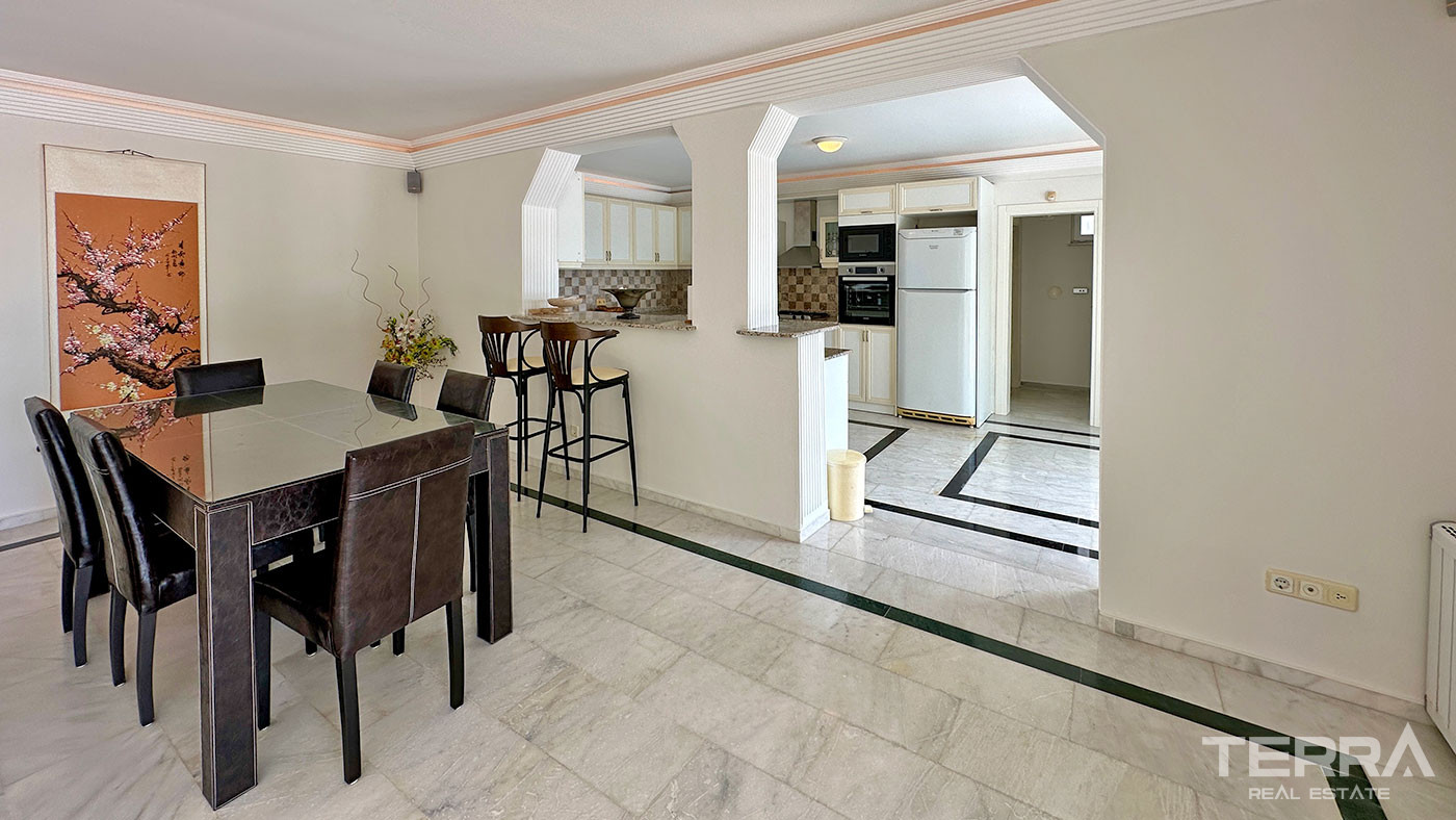 Sea View Villa with Private Pool for Sale in Alanya, Turkey - 102194