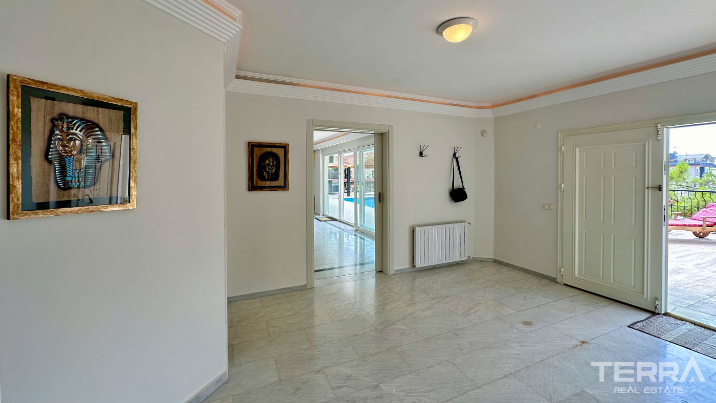 Sea View Villa with Private Pool for Sale in Alanya, Turkey - 102197