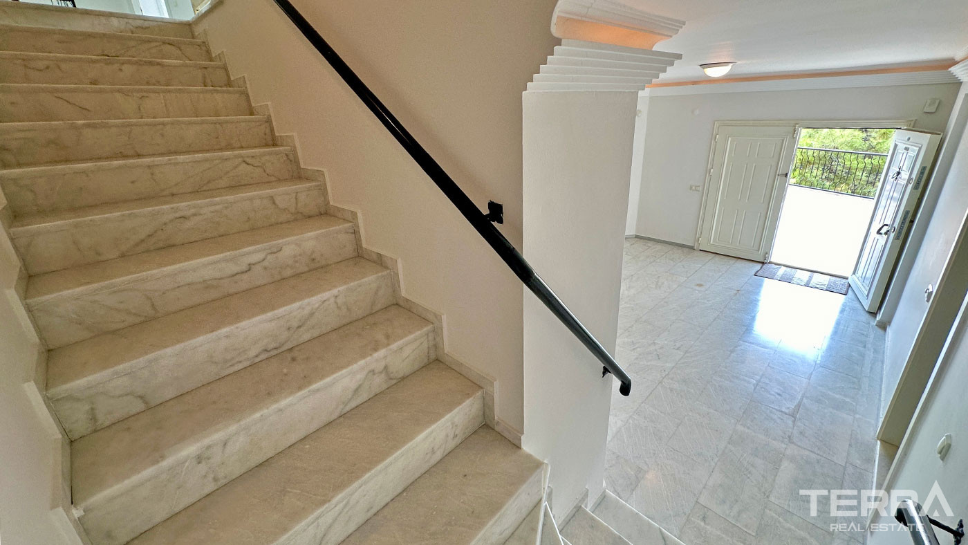 Sea View Villa with Private Pool for Sale in Alanya, Turkey - 102198