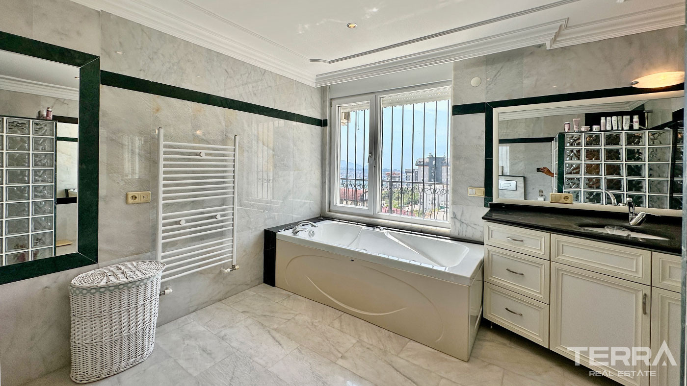 Sea View Villa with Private Pool for Sale in Alanya, Turkey - 102204