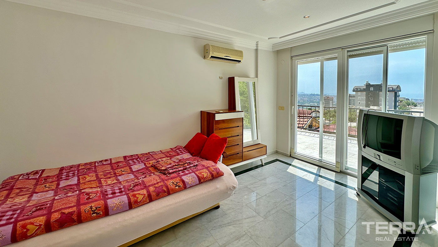 Sea View Villa with Private Pool for Sale in Alanya, Turkey - 102207