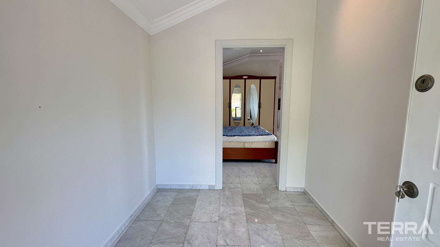 Sea View Villa with Private Pool for Sale in Alanya, Turkey - 102209