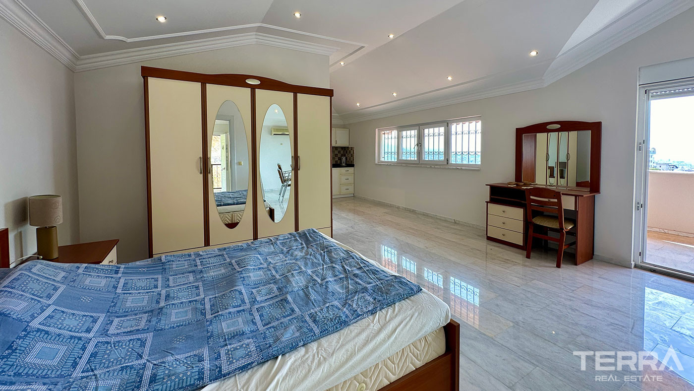 Sea View Villa with Private Pool for Sale in Alanya, Turkey - 102210