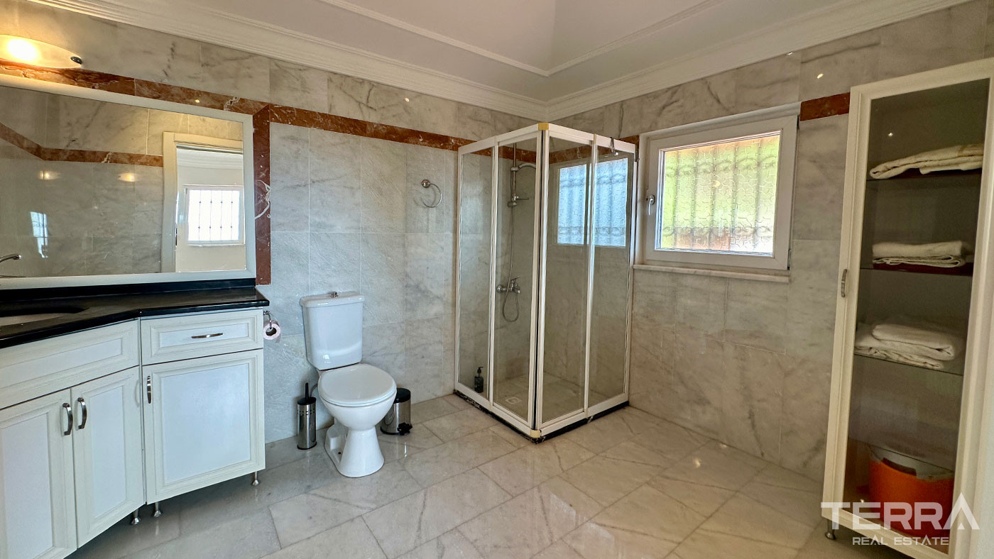 Sea View Villa with Private Pool for Sale in Alanya, Turkey - 102214