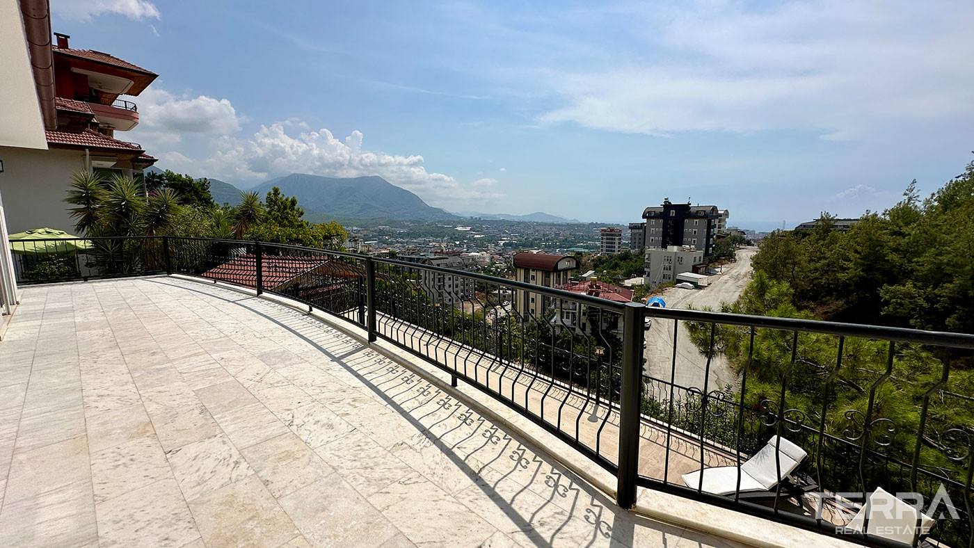 Sea View Villa with Private Pool for Sale in Alanya, Turkey - 102215