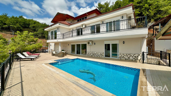 Sea View Villa with Private Pool for Sale in Alanya, Turkey