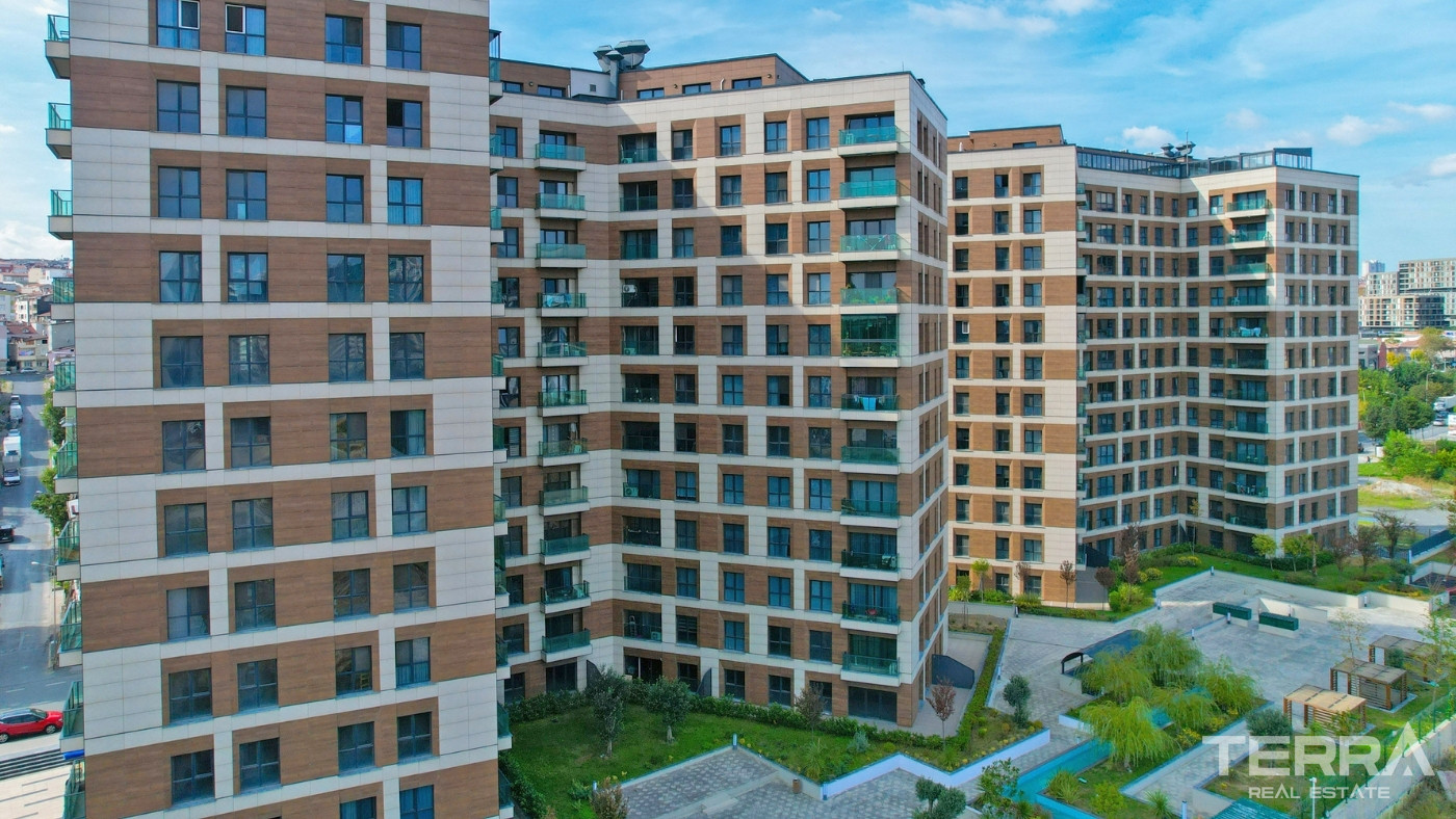 İstanbul Apartments for Sale Close to Universities and Shopping Malls - 102965